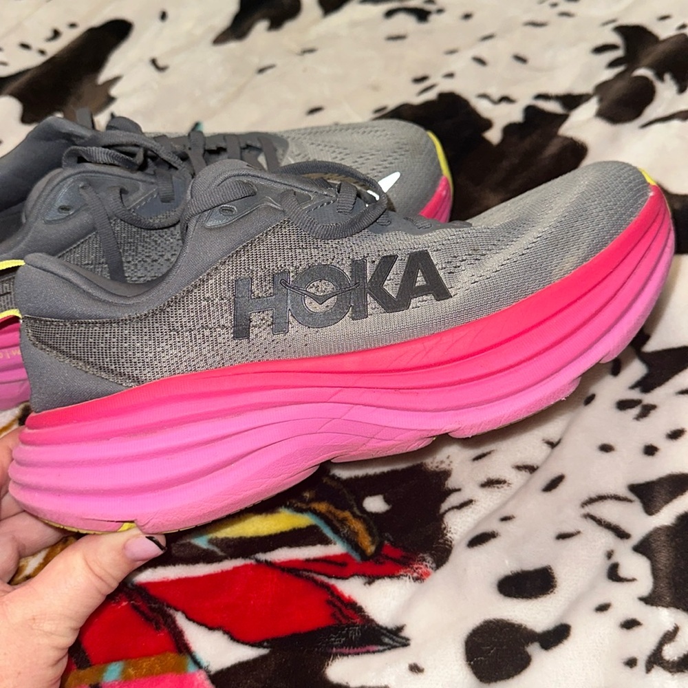 I am selling these Hokas BONDI 8 they are Brand new wore 3 times